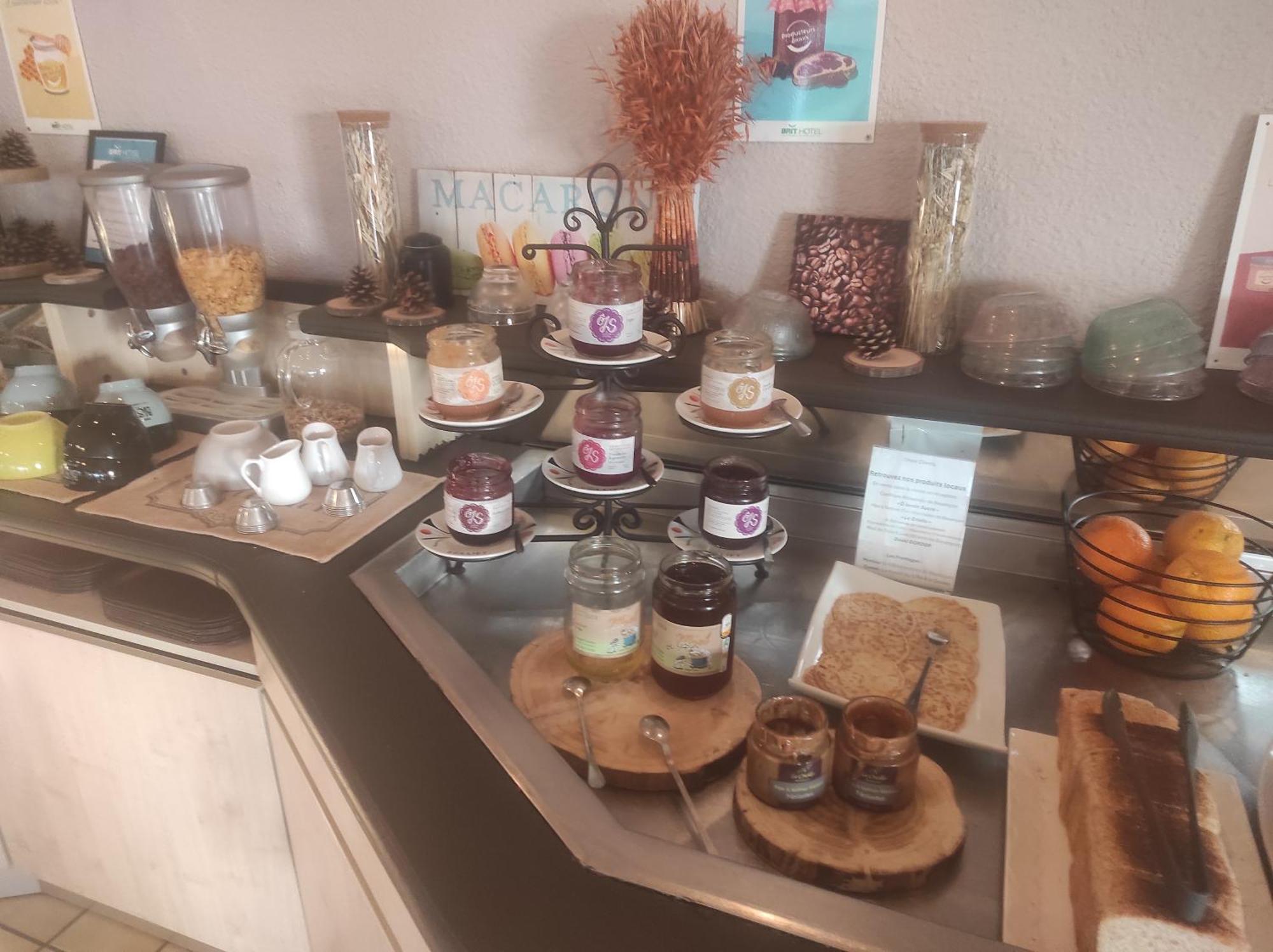 Brit Hotel Besancon L'Horloge Екстериор снимка