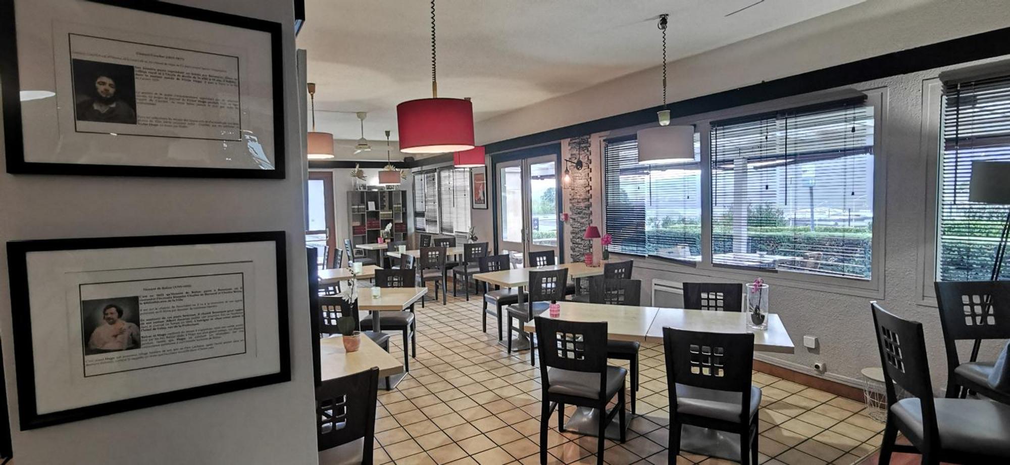 Brit Hotel Besancon L'Horloge Екстериор снимка