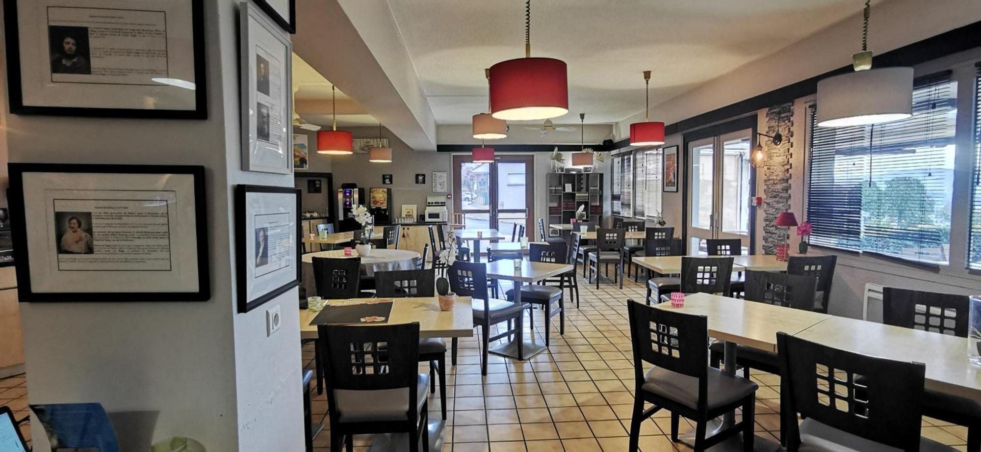 Brit Hotel Besancon L'Horloge Екстериор снимка