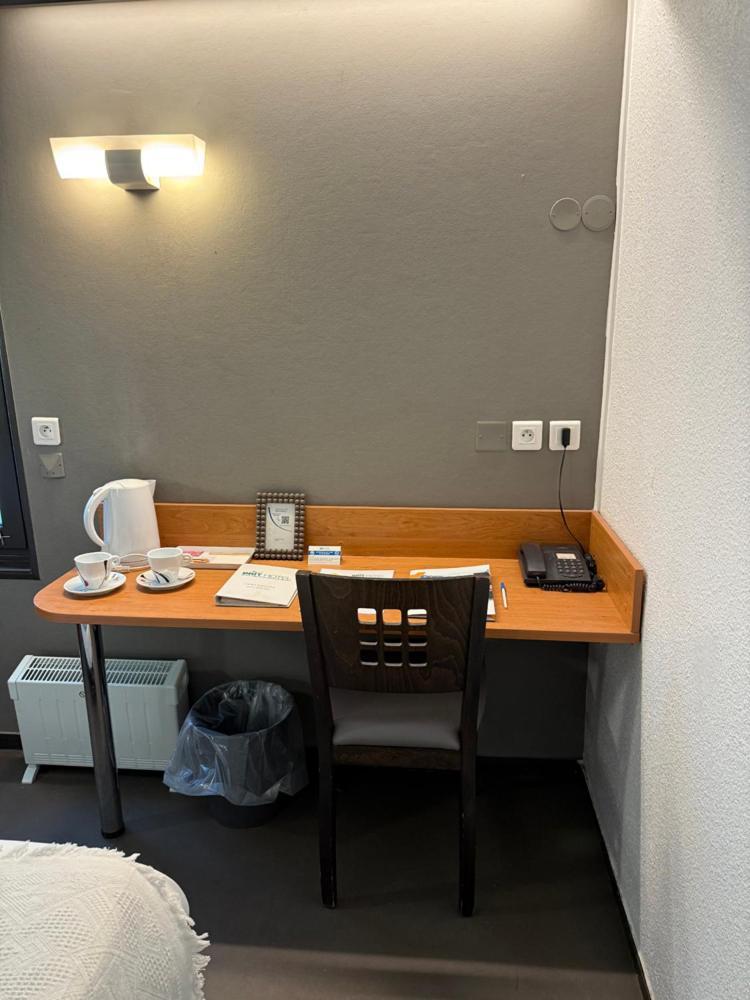 Brit Hotel Besancon L'Horloge Екстериор снимка