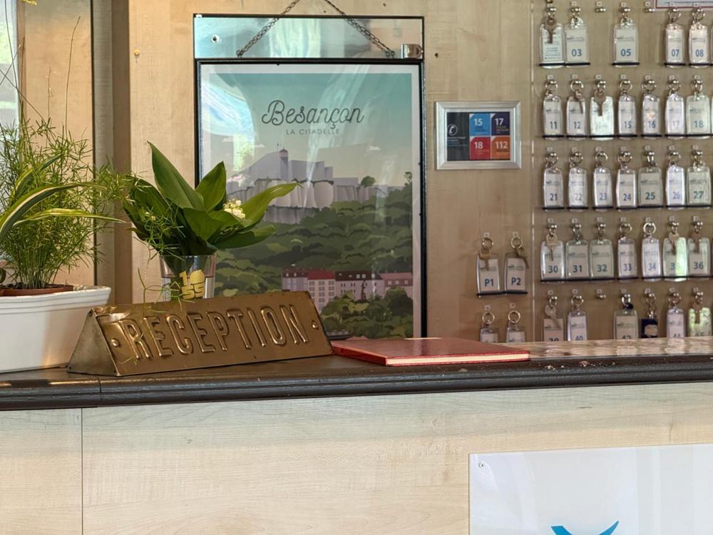 Brit Hotel Besancon L'Horloge Екстериор снимка