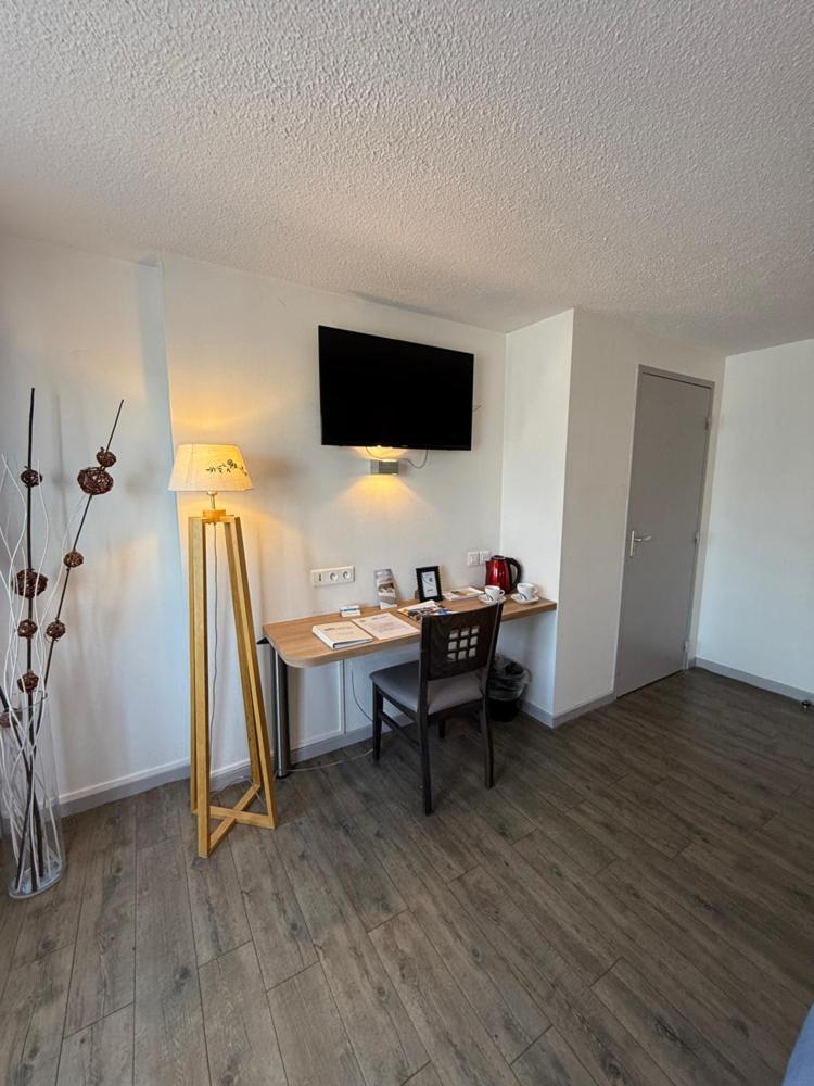 Brit Hotel Besancon L'Horloge Екстериор снимка