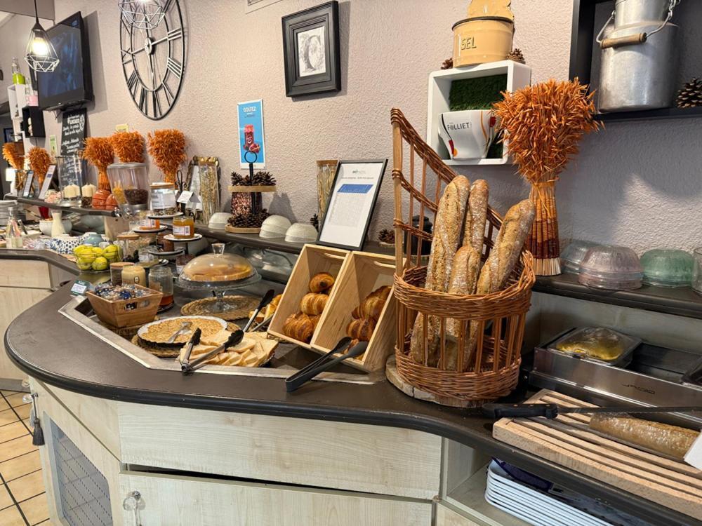 Brit Hotel Besancon L'Horloge Екстериор снимка