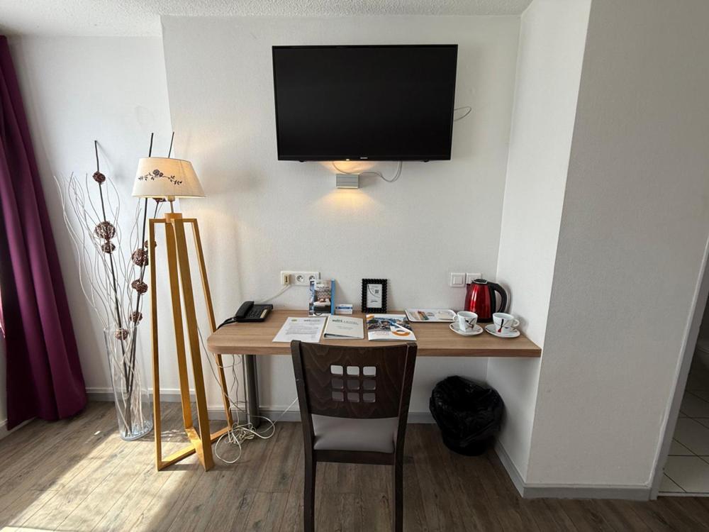 Brit Hotel Besancon L'Horloge Екстериор снимка
