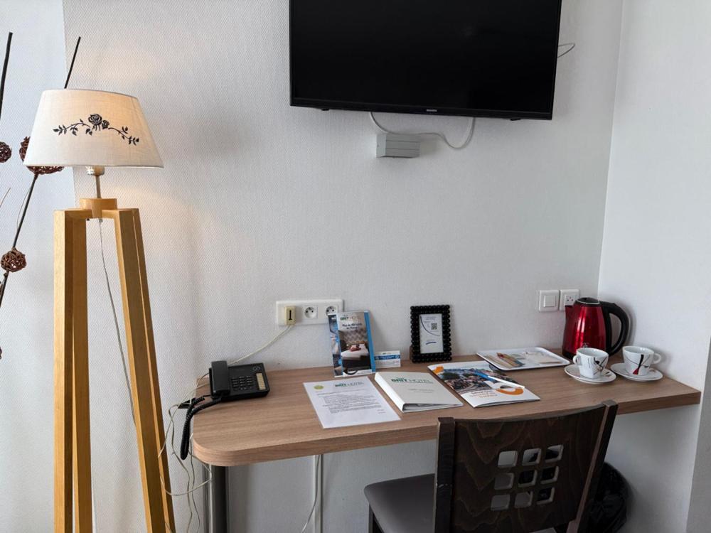 Brit Hotel Besancon L'Horloge Екстериор снимка