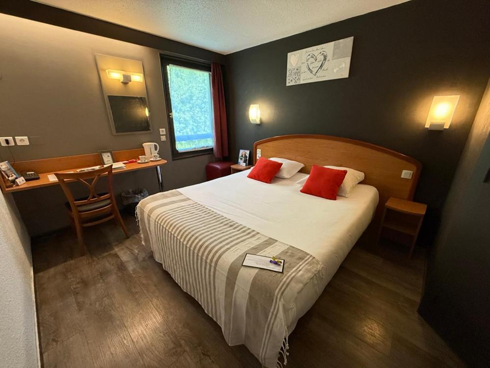 Brit Hotel Besancon L'Horloge Екстериор снимка