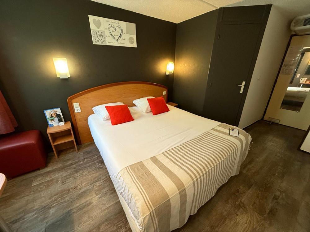 Brit Hotel Besancon L'Horloge Екстериор снимка